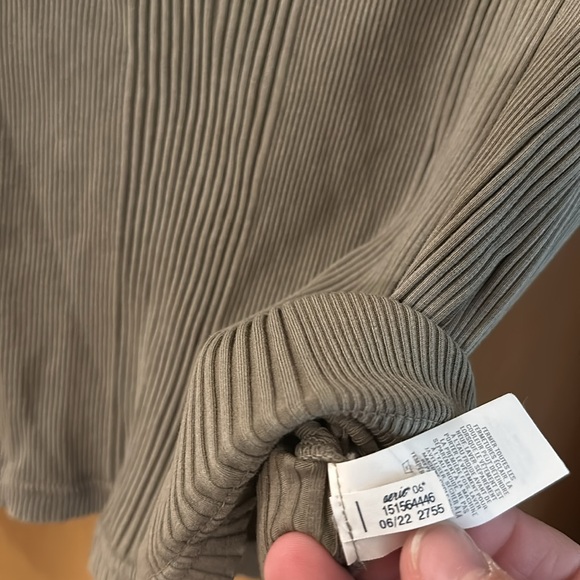 Aerie Women’s Road Trip Long Sleeve Henley Shirt Top Army Green Size Large - Picture 7 of 10